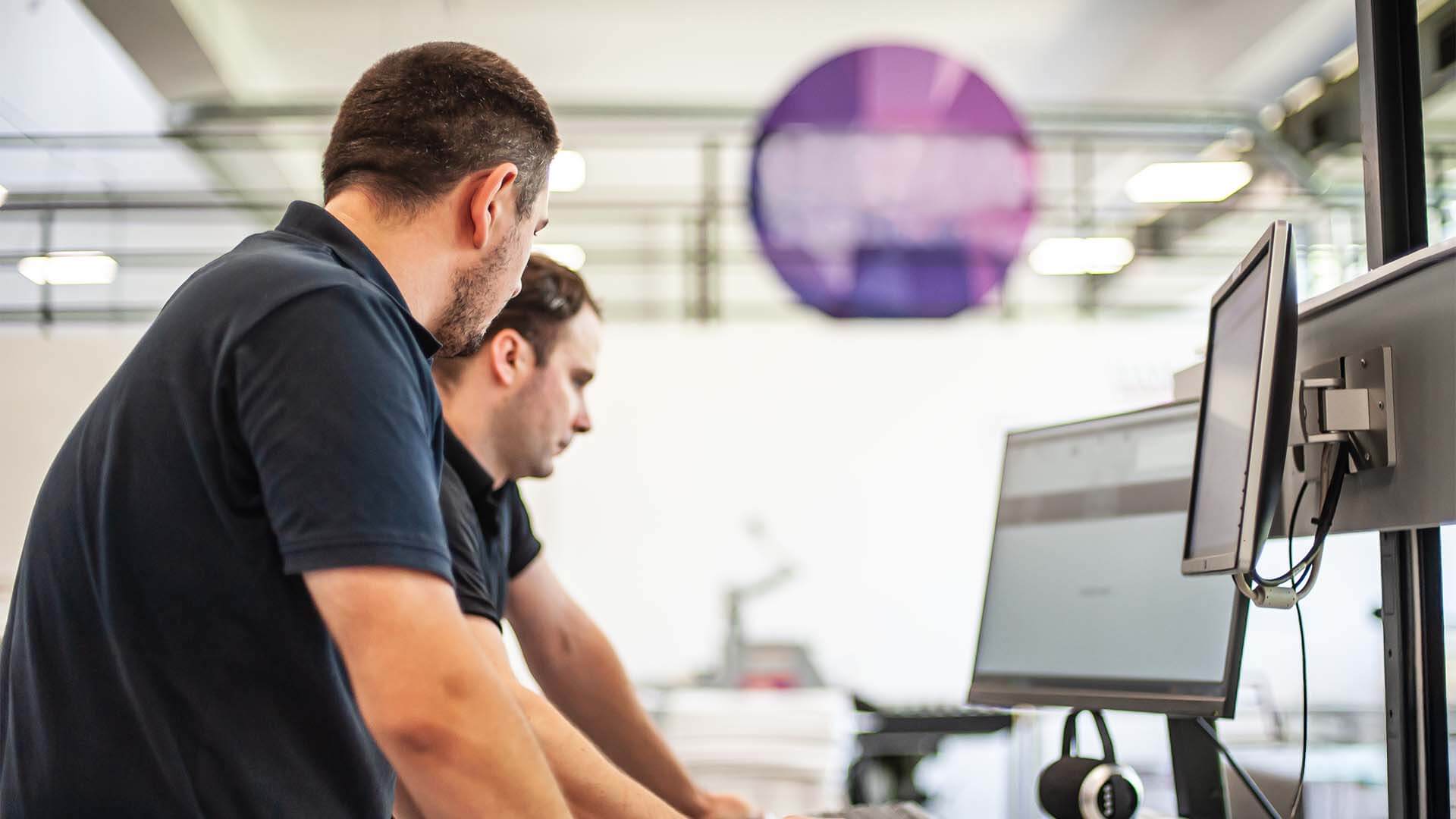 Ingenieure und Handwerk bei der GEMAC Chemnitz GmbH